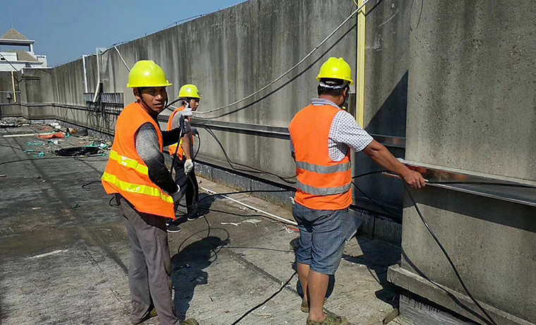 亮化工程施工现场