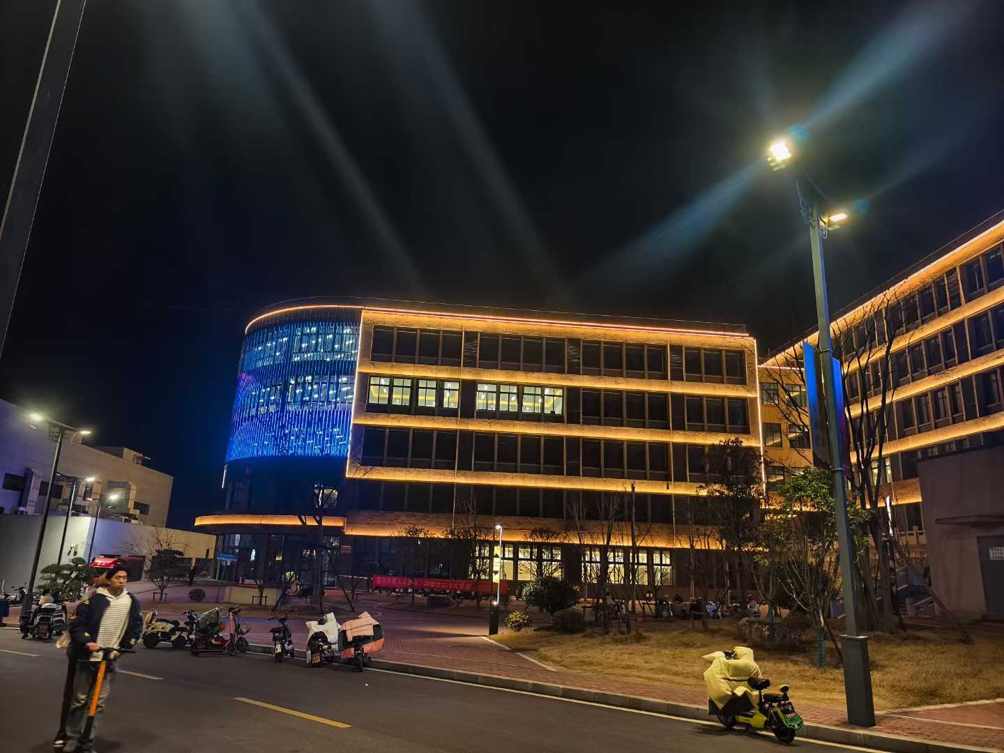 河南信阳职业学院夜景灯光亮化效果图第2张